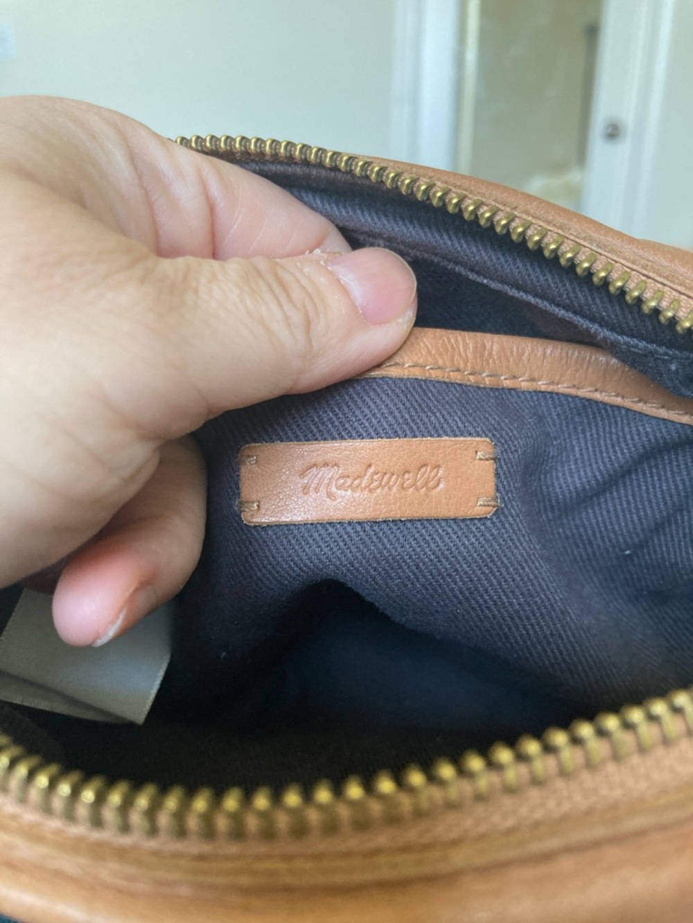 Madewell The Transport Camera Bag: Puff Edition - Picture 8 of 16